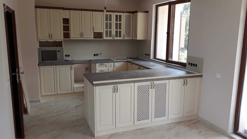 Производство на кухни,гардероби,антрета и мебели по поръчка