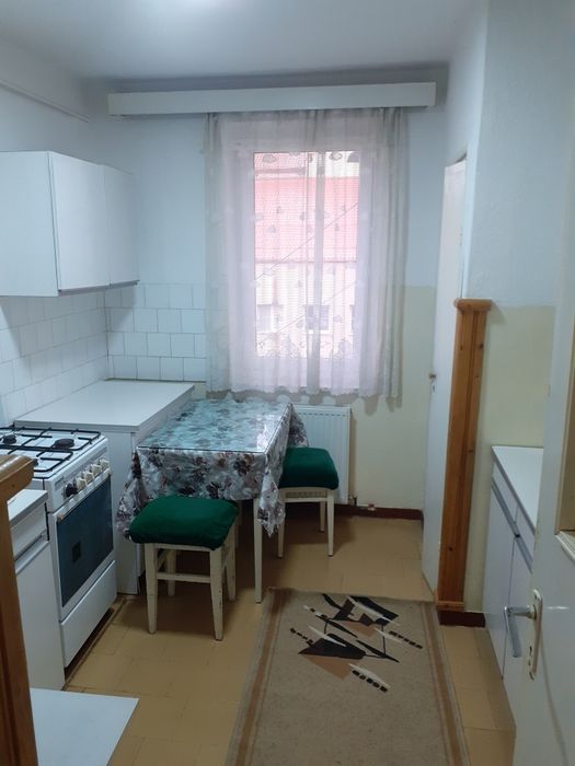 Apartament de inchiriat si o boxa la parterul blocului