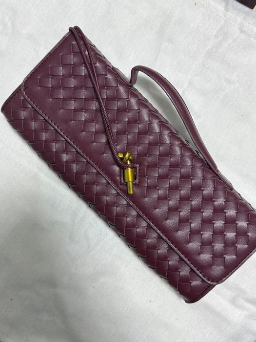 Продаётся клатч Bottega Veneta