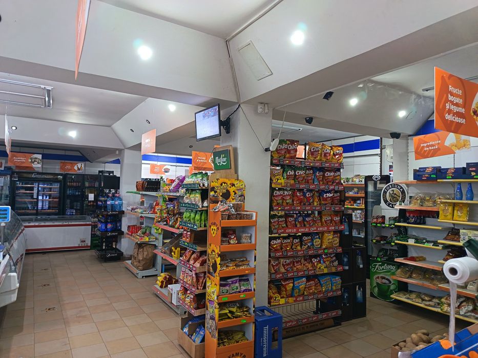 De închiriat - Spațiu comercial 100mp - Ultracentral Voinesti
