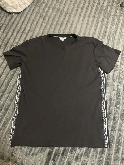 Тениски на Calvin Klein