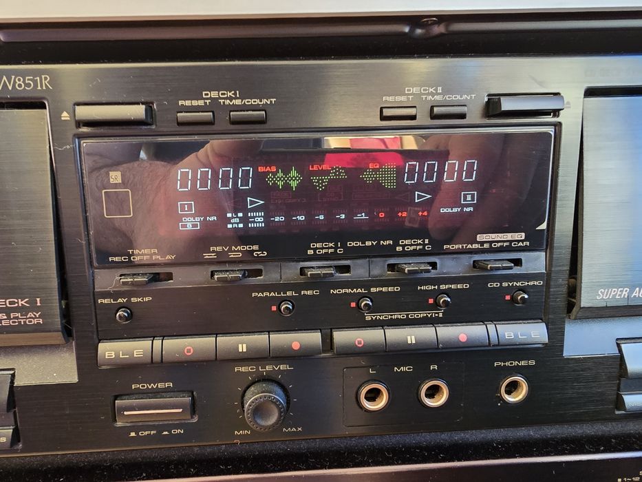 Продавам двоен касетен дек Pioneer CT-W851R.