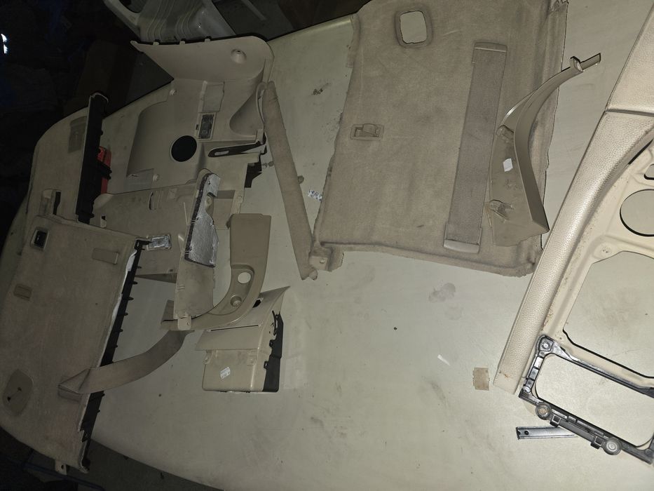 Бежови кори багажник е61