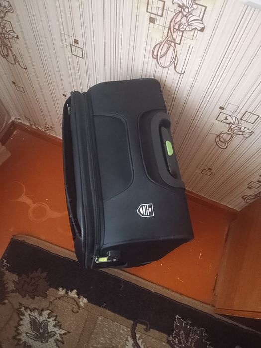 Чемодан на колёсах