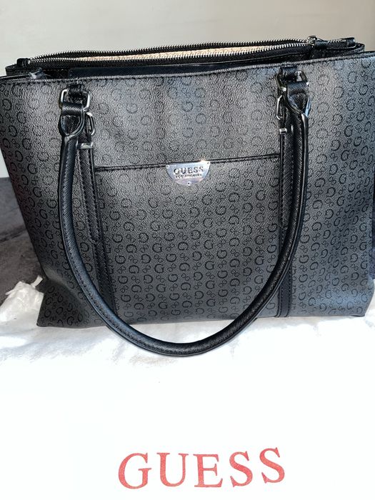 Geantă mare de umăr Guess