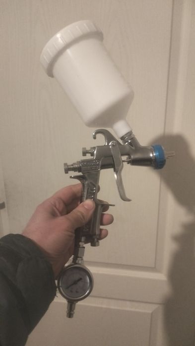 Vând pistol de vopsit Ivata belaria W 400