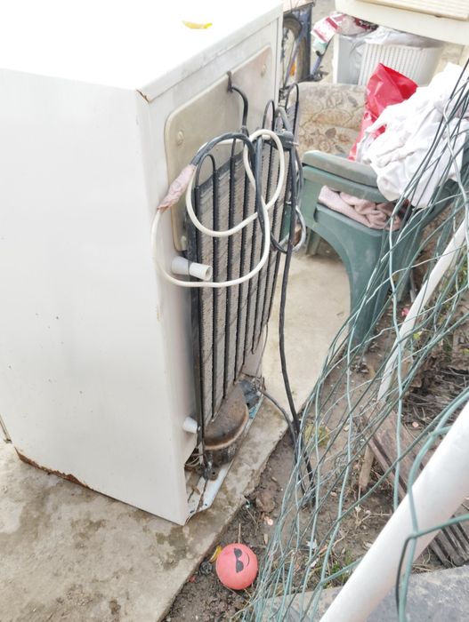 Vând două mașini de spălat și în frigider mai multe detalii la telefon