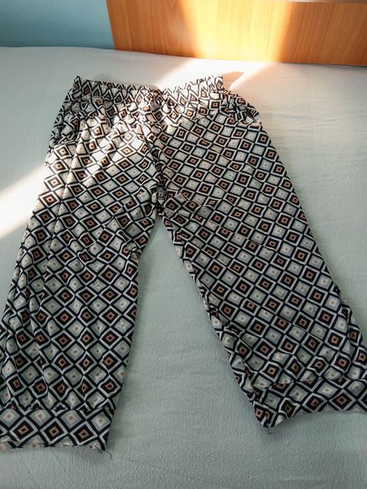 Vând Pantaloni 3/4 Dama Mărimea XL Noi