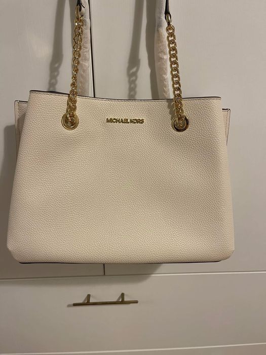 Телесен цвят чанта на Michael Kors