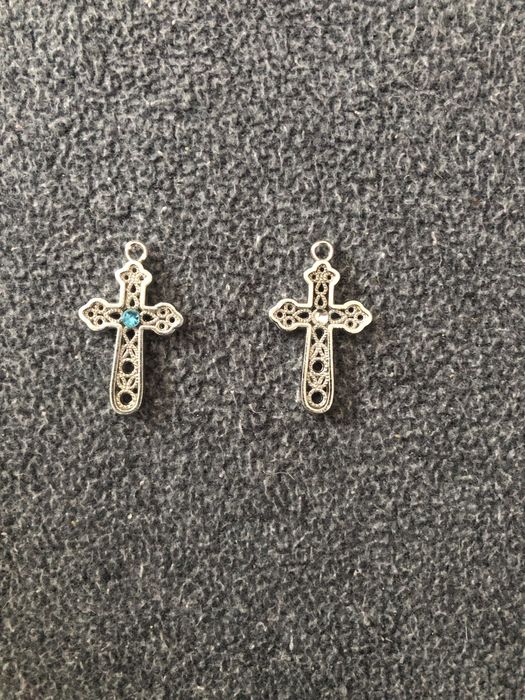Doua cruciulite din argint