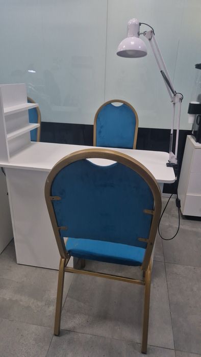 Сдаётся кушетка, маникюрное место