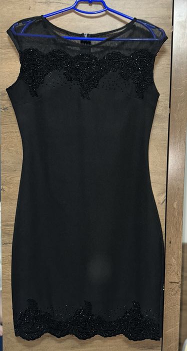 Rochie neagră de ocazie