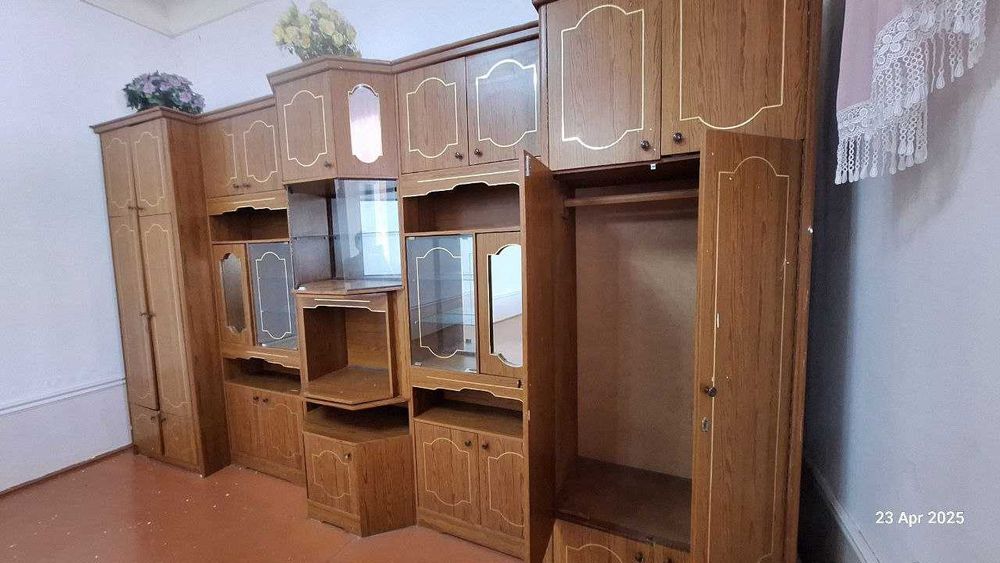 Шкаф (стенка), мебел. Идишлар ва кийим-кечаклар учун (2.5 x 4.25 m)