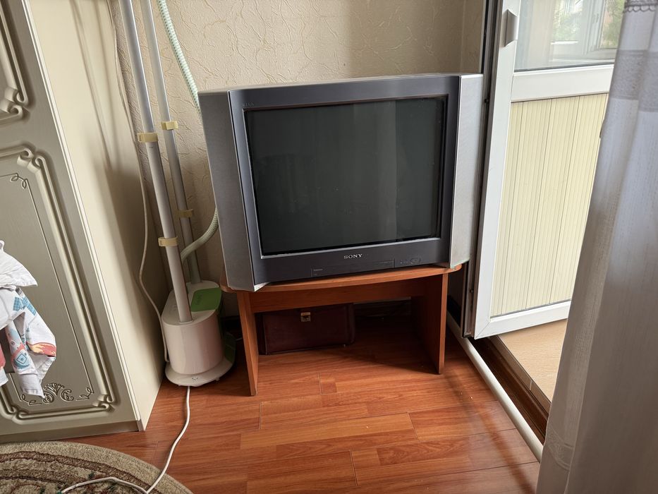 Продам телевизор работает нормально