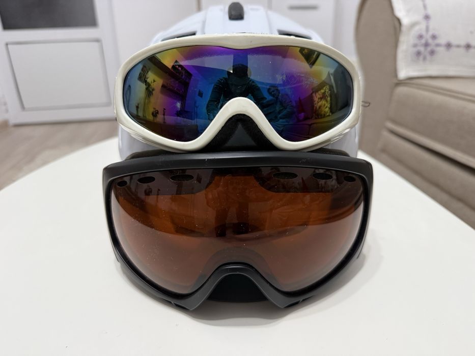 Casca de ski cu ochelari