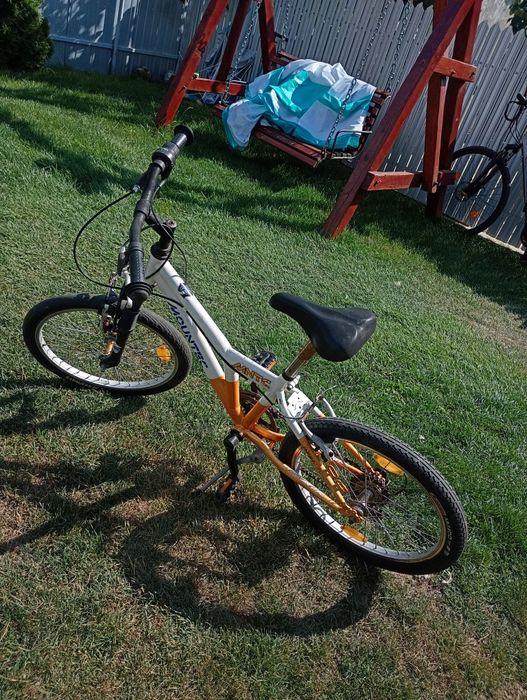 Vând bicicleta de copii mountec 20