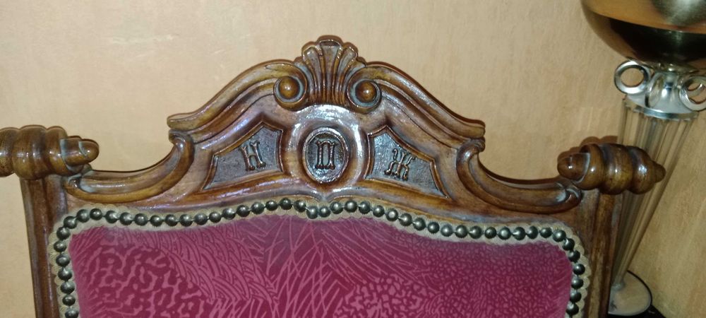 Трон антикварный