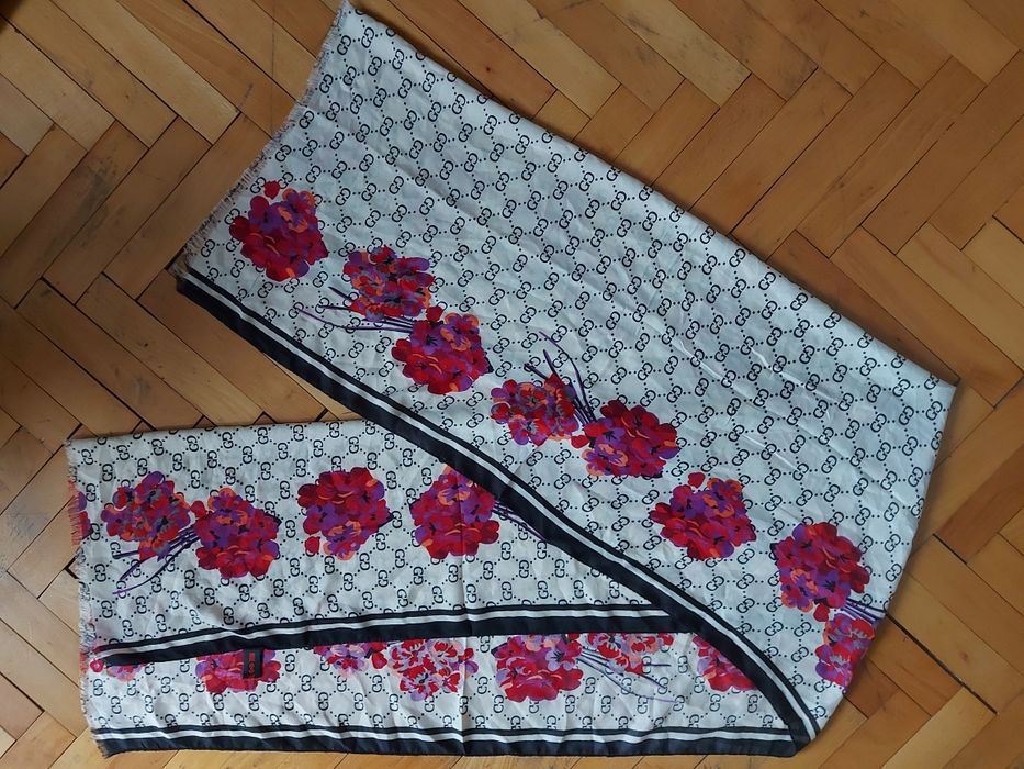 Шал Gucci , 2м дълъг
