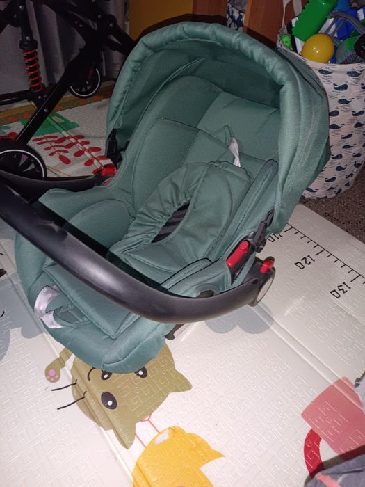 Детское автокресло,новое,пару раз катался