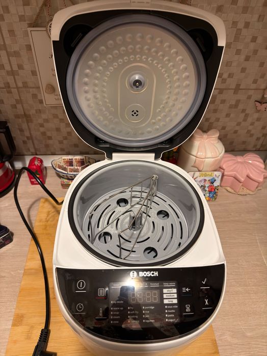 Multicooker Bosch AutoCook MUC11W12 – Nou, nefolosit