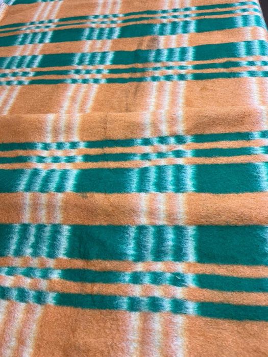 Продам два детских шерстяных одеяла