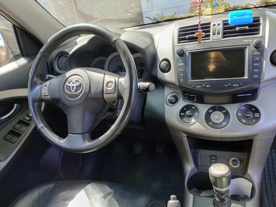 Vând Toyota RAV4 2*2 . Diesel