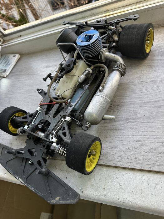 Automodel 1/8 nitro Serpent 960