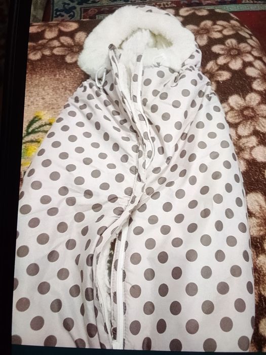 Продам теплый комбинезон для выписки.