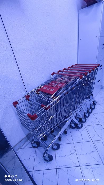 Срочно Холодильник и тележки продается!!