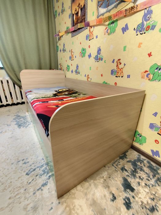 Детская кровать с матрасом