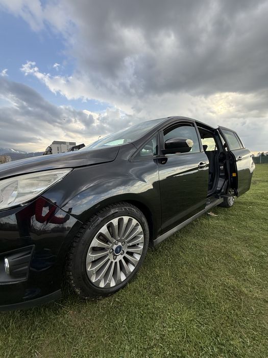 Vând FORD GRAND C-MAX 1.6 D  –Economica, manuală,6+1 trepte  7 locuri foarte  economa, ieftin de inttetinut A.C perfect functional