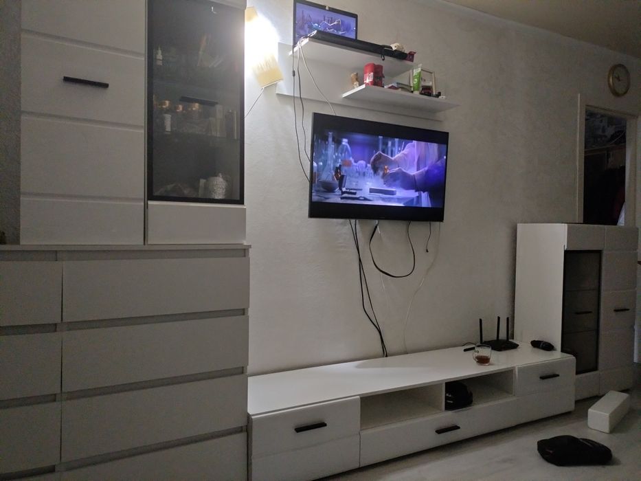 Стенка горка, в хорошем состоянии.Имеется небольшая трещина сбоку.