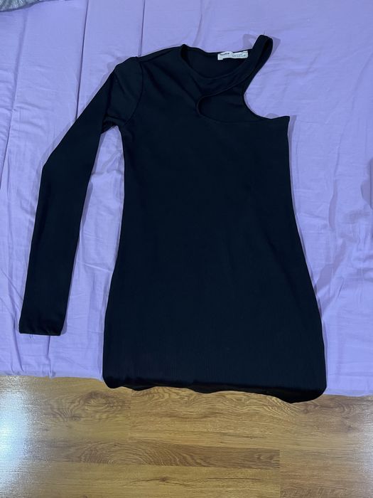 Черна рокля pull and bear