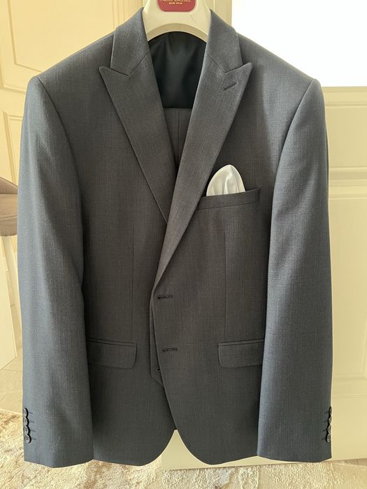 Продам костюм Pierro Gaudi