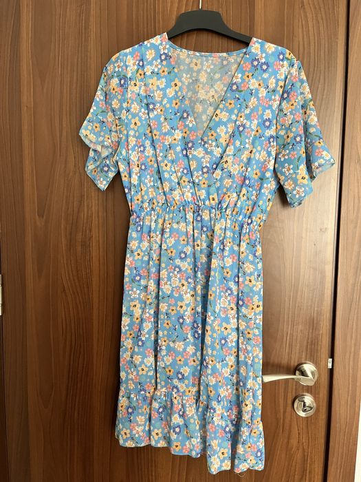 Много запазени рокли на символични цени