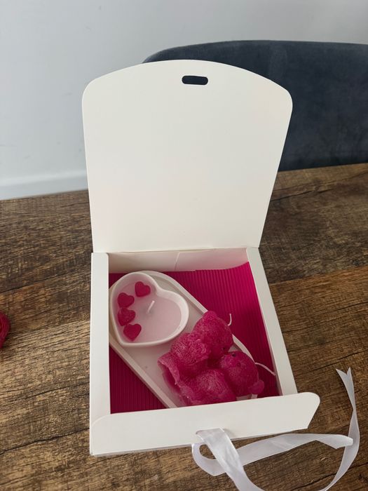 Set cadou din recipient ceramic și lumânări parfumate