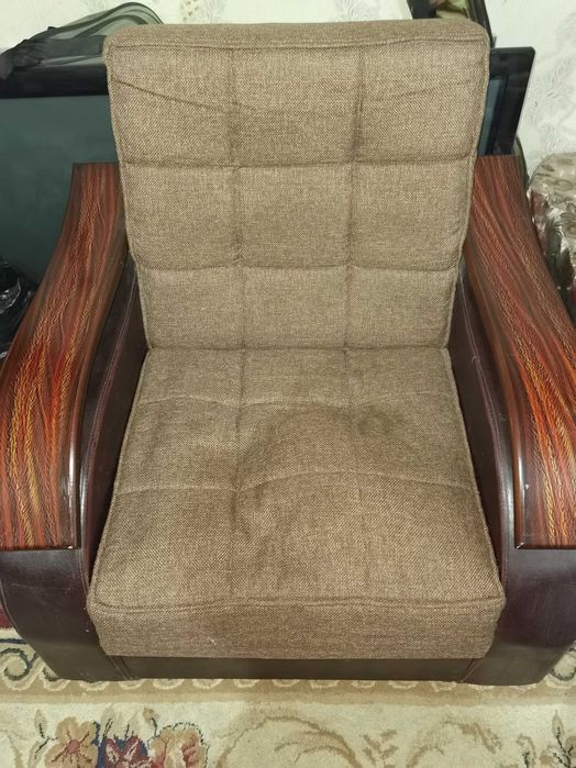 Продам диван и 2 кресла