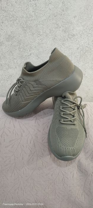 Продам женские слипоны.