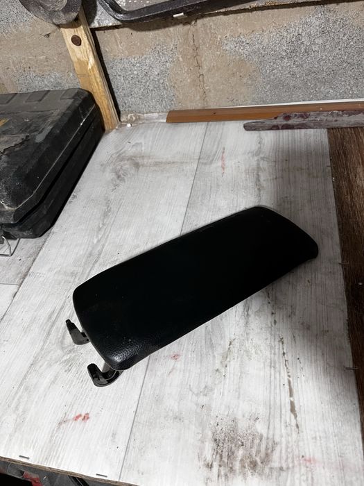 Подлокотник. Ауди а6 с5(капля)