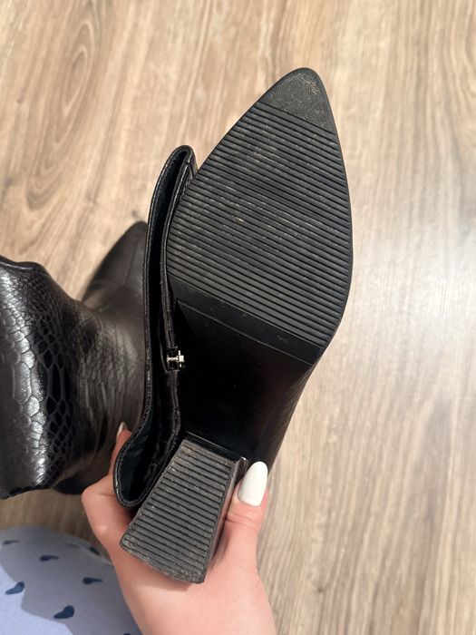 Продам кожаные сапоги.