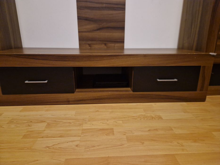 Секция Хол идеално състояние, без забележки.