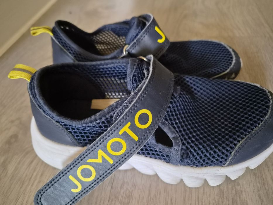 Детские кроссовки
