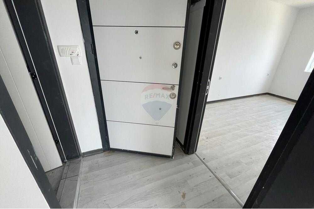 Продава се Двустаен апартамент в Шумен, Добруджански - 54 кв.м за 1455 €/кв.м - Снимка #2