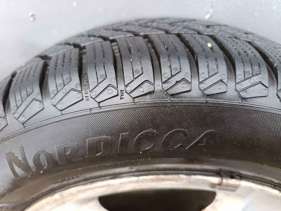 Продава алуминиеви джанти с гуми