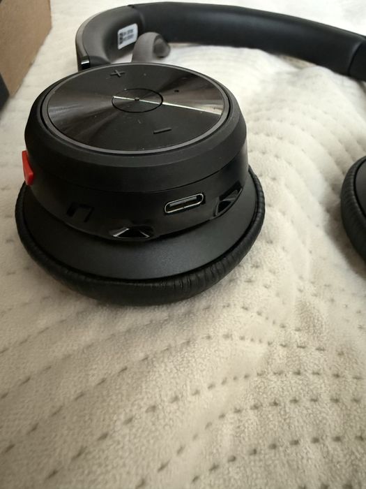 Продавам слушлки Poly savi 7320 office