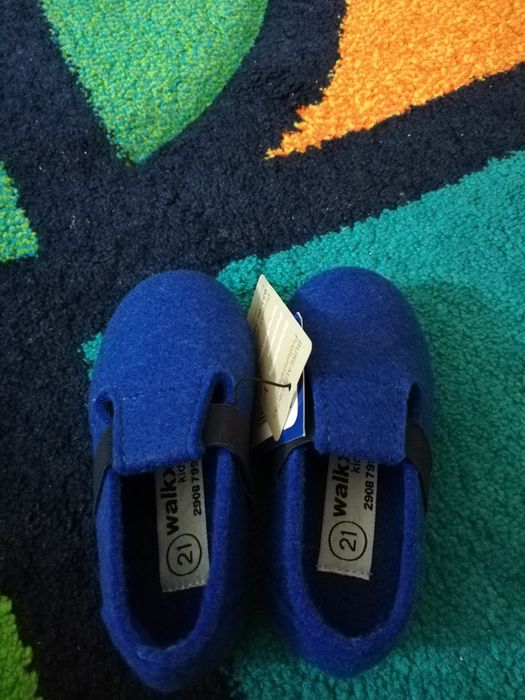 Vand papuci pentru copii