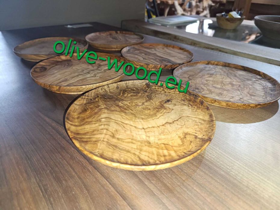 Дървени купи, чинии, чаши, дъски и плата за мезета от маслиново дърво