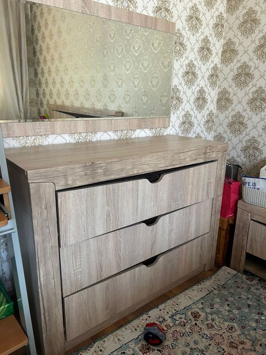 Продается тумба и трюмо