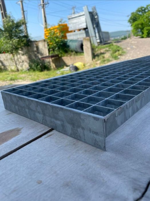 Trepte metalice pentru