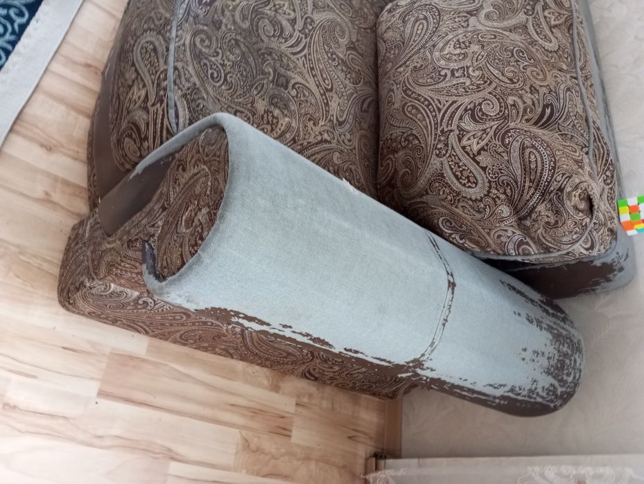 Диван, кресло сломанные
